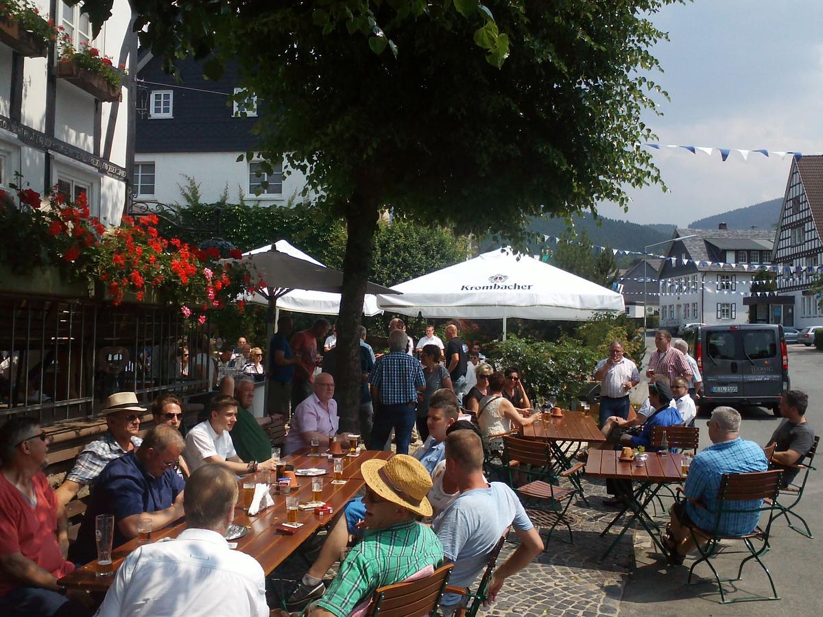 Hotel Gasthof Zu Den Linden Oberhundem 외부 사진